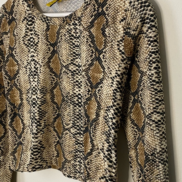 ‘Daisy’ Snake Skin Crop - Picture 2 of 2